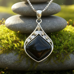 Z ARRON DESIGN Serenity Moonstone Koparvír Hengiskraut Hálsmen