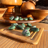 Ruby σε Zoisite Tumbled Stone