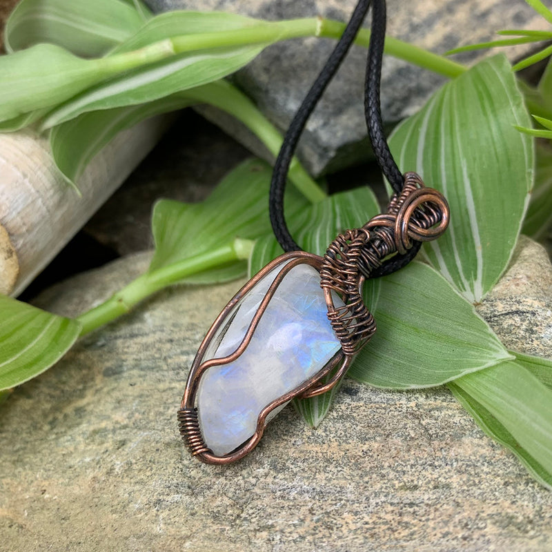 Κολιέ κρεμαστό από σύρμα από χαλκό Crescent Moonstone