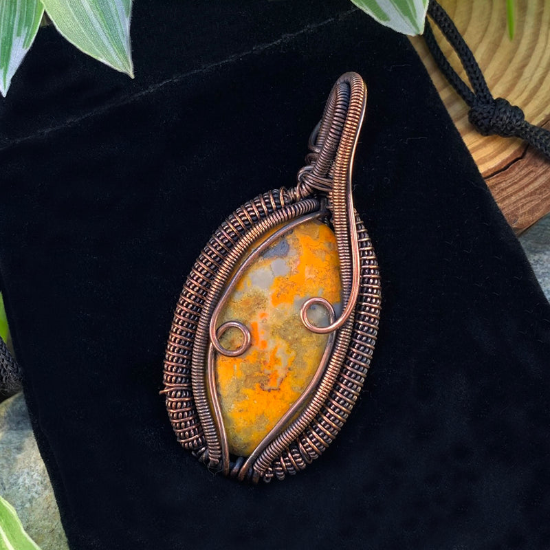 Κολιέ με κρεμαστό σύρμα από χαλκό Jasper Bumblebee