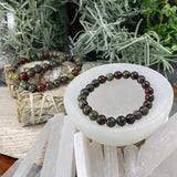 Mala zmajeva krvava zapestnica z žametno torbico