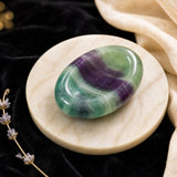 Piedra de preocupación de fluorita multicolor