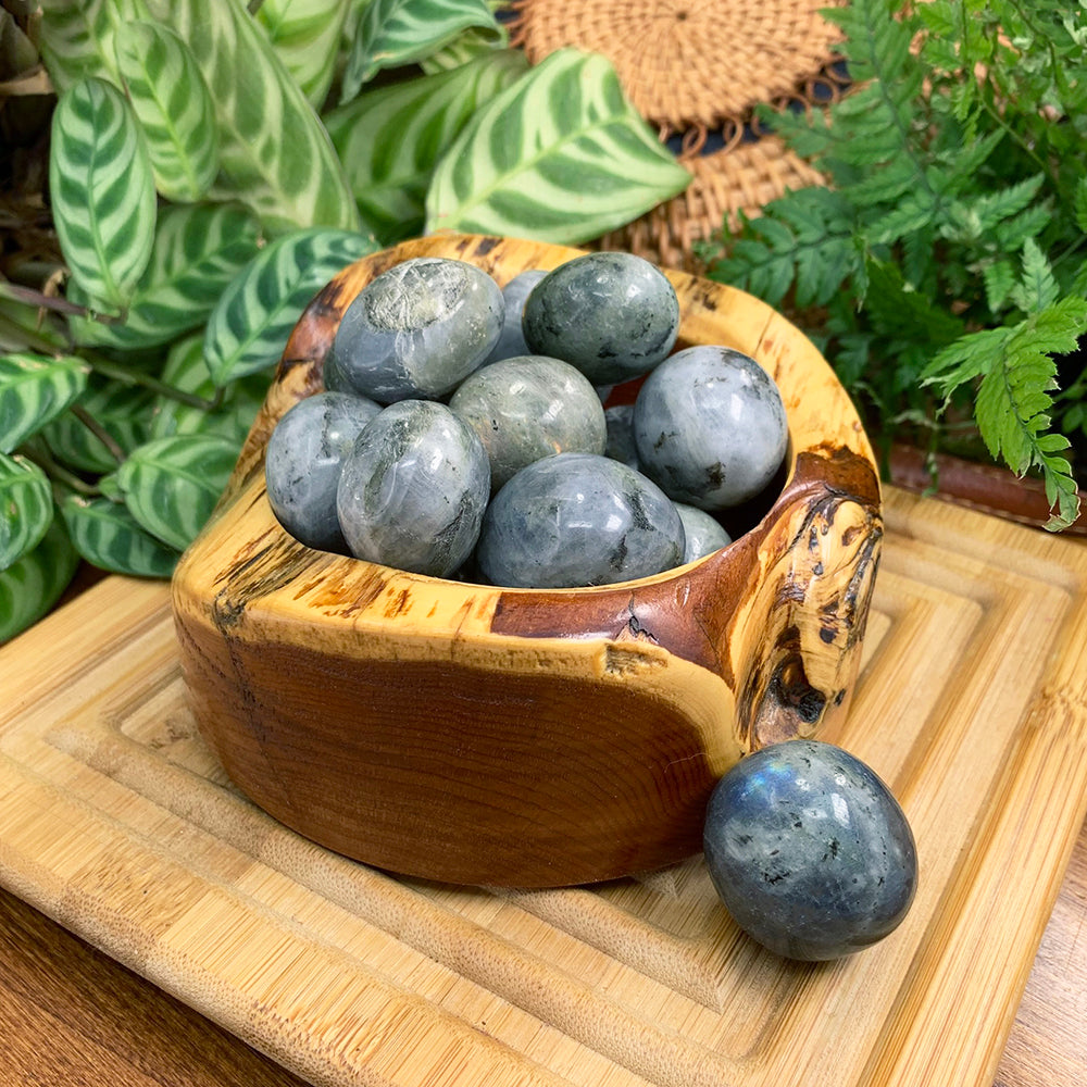Labradorite velt steinn