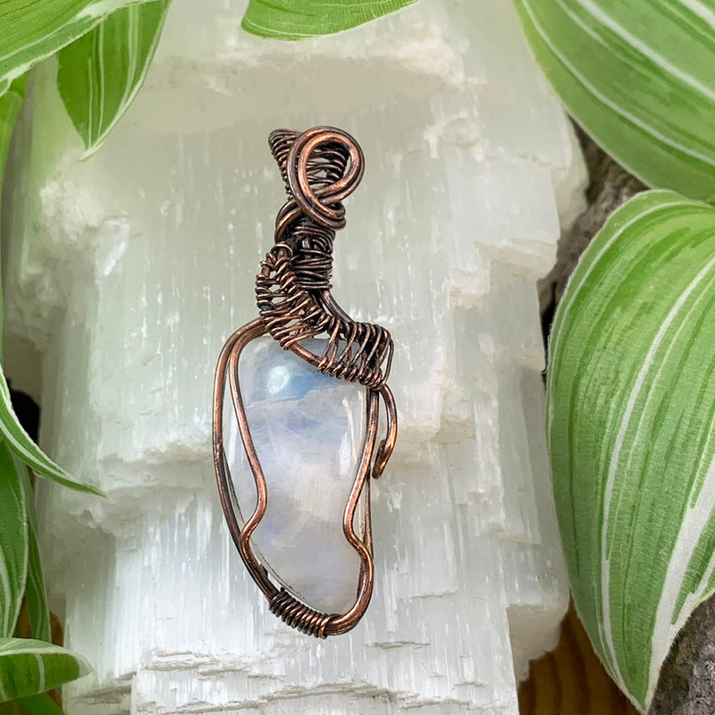 Κολιέ κρεμαστό από σύρμα από χαλκό Crescent Moonstone