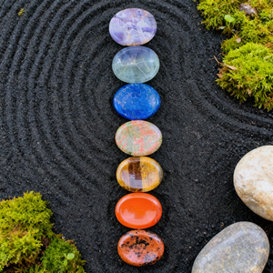 Ekki hafa áhyggjur Stones Chakra Set Pouch Set