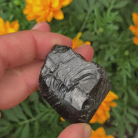 Črni obsidian, grob naravni kamen