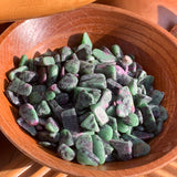 Ruby In Zoisite Mini Gemstones (50 γραμμάρια / 1,7 oz. Παρτίδα)