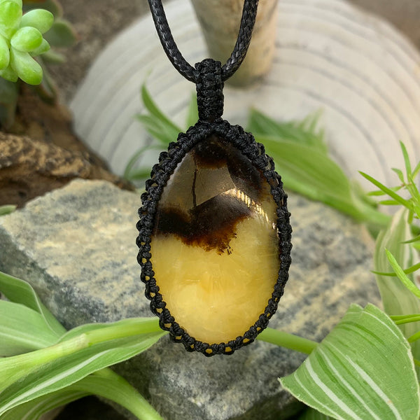 Κρεμαστό κολιέ Septarian Macrame