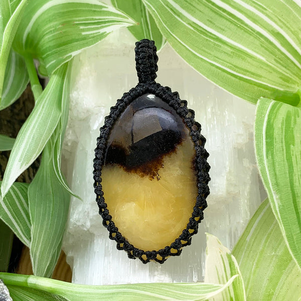 Κρεμαστό κολιέ Septarian Macrame