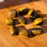 Tigrovo oko prevrnjena elipsa