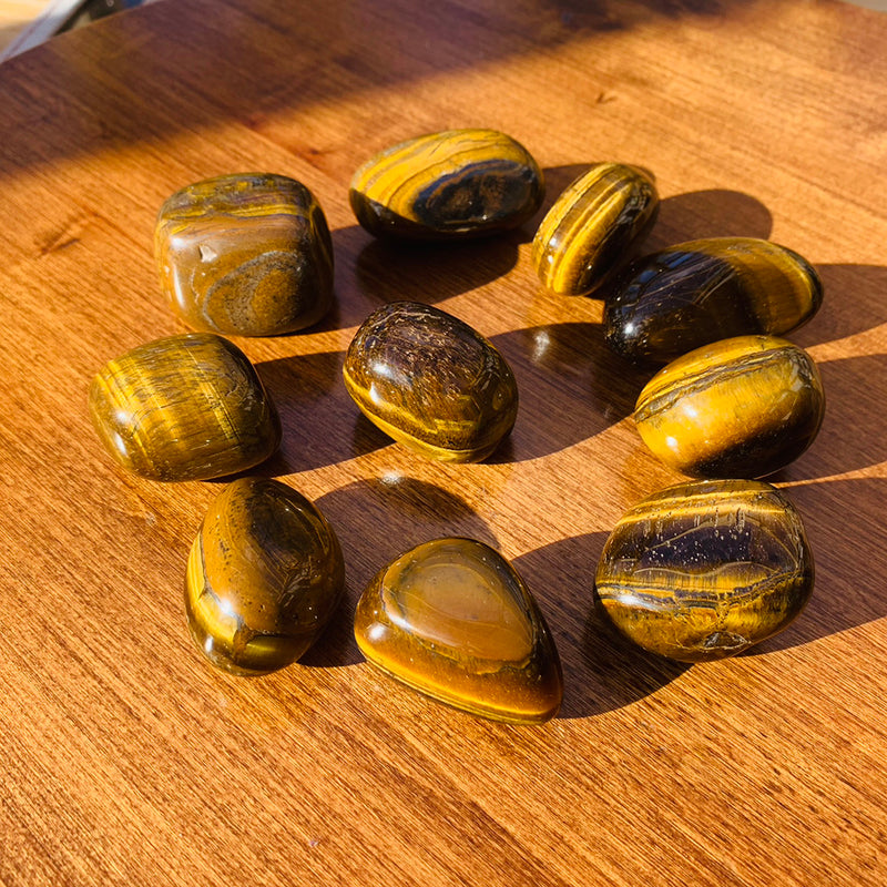 Tigrovo oko prevrnjena elipsa